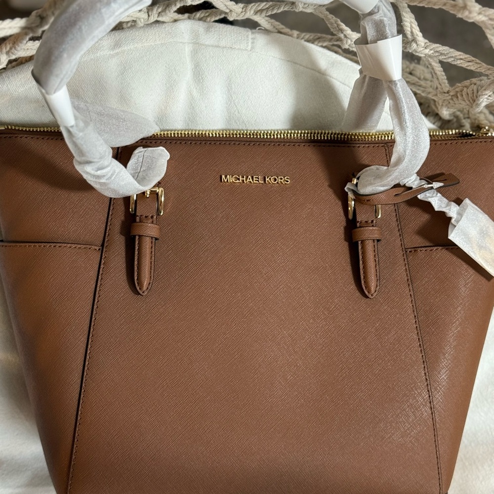 🛑 SOLD 🛑 NWT Michael Kors Tan Tote Bag